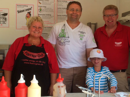Jane Thelin, sammen med Jesper Sørensen og hans far